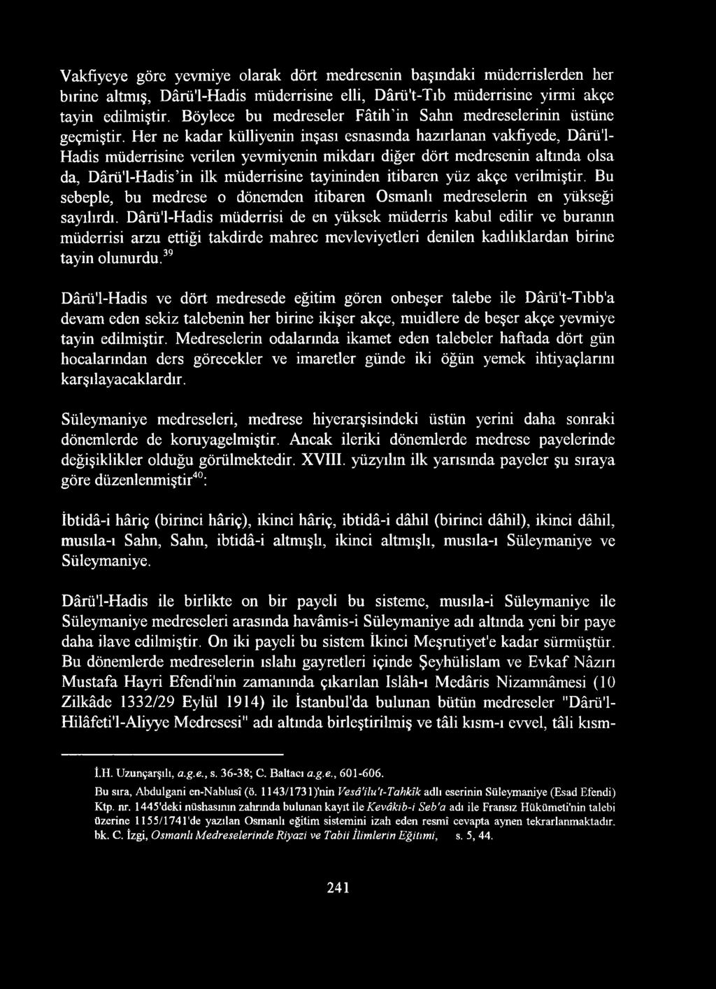 Her ne kadar külliyenin inşası esnasında hazırlanan vakfiyede, Dârü'l- Hadis müderrisine verilen yevmiyenin mikdarı diğer dört medresenin altında olsa da, Dârü'l-Hadis in ilk müderrisine tayininden