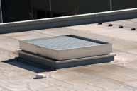 Değişken birim ölçüleri ve adaptör flanş aralığı nedeniyle, SMOKEJET tüm doğal çatı ve duvar konstrüksiyonlarına, ayrıca doğal bir havalandırma ve duman tahliye sistemi içine kolaylıkla monte