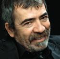 Selçuk Yöntem anlatıcı narrator 1976 da Ankara Devlet Konservatuvarı Tiyatro Yüksek Bölümünden mezun oldu. 1977'de Ankara Devlet Tiyatrosunda çalışmaya başladı.