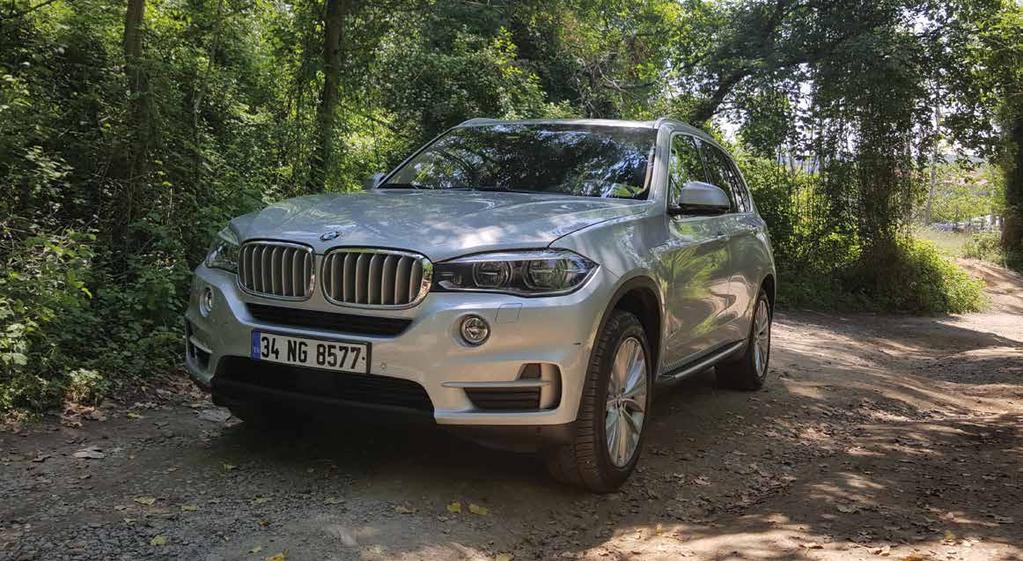 TEST HABERİ 30 313 BEYGİRLİK ELEKTRİKLİ X5 BMW nin başarılı SUV modellerinden X5, hibrit versiyonuyla pazara sunuldu. Elektrik motorunun gücü, benzinli motora gerek bırakmıyor.