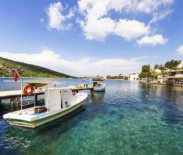 Portakal ve mandalina bahçeleri içinde Merkeze 25 kilometre uzaklıktaki Yalıkavak, Bodrum un en güzel köylerinden biri olmasının yanı sıra bölgenin en temiz koyuna da sahip.