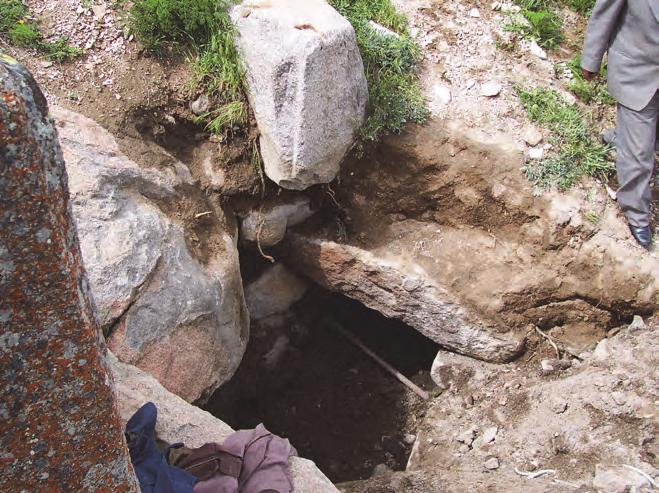 Editors: Recep EFE, İsa CÜREBAL, László LÉVAI Üst Kretase-Paleosen yaşlı granitler içinde (Şekil 2) ve yeraltı suyu elde etmek için kazılan bu tünellerden yukarıda bulunanının ölçülebilir uzunluğu 60