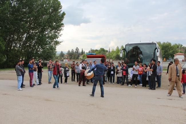 öğrencilerle görüşmeler ypılrk gezi hkkınd görüşleri sorulmuştur.