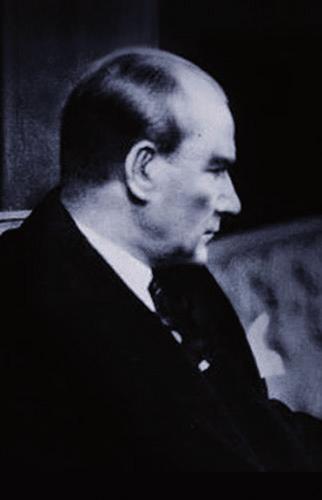 10 bin lira civar nda cumhurbaflkanl maafl alan Atatürk, neredeyse bütün maafl n, köflkün ihtiyaçlar - na, yolculuk masraflar na, çal flanlara ve sosyal yard m ve ba fllara harcam flt r.