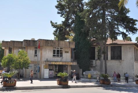 188 Kent Çalışmaları II Fotoğraf 12: Eski ve yeni Antakya arkeoloji müzesi ile eski müze içerisinden ve