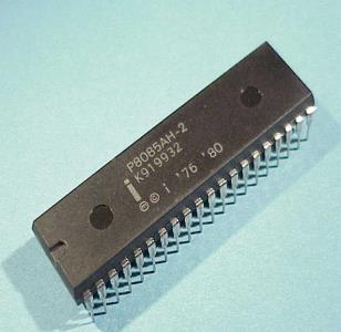 Mikroişlemci Pin Yapısı Mikroişlemci Nedir? Bilgisayarda aritmetik / mantık işlemlerinin yapıldığı ve işlemlerin denetlendiği elektronik elemandır.