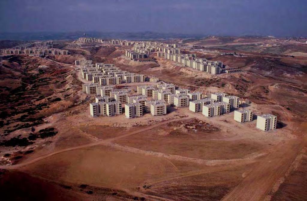 Mersin Güney-kent Türkiye nin en önemli toplu konut girișimlerinden birisi olmuștur. Orta, orta-alt ve alt gelir gruplarını hedefleyen proje Türkiye nin ilklerindendir.