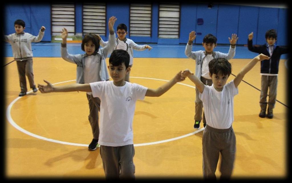 İkinci sınıflar arası basketbol şut atma yarışmasına katıldılar.