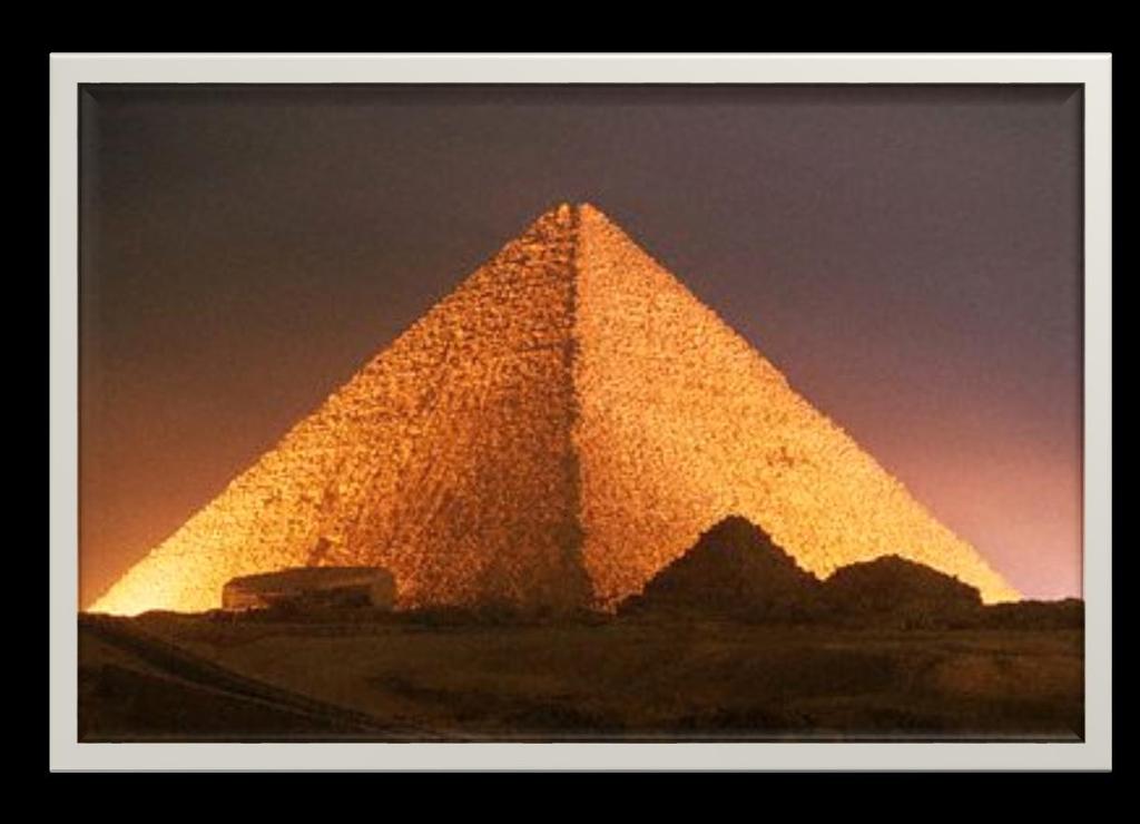 Bu piramit Firavun Khufu ( Keops) tarafından M.Ö. 2560 yılında yapıldığı ve yapımının 20 yıldan fazla sürdüğü sanılmaktadır.