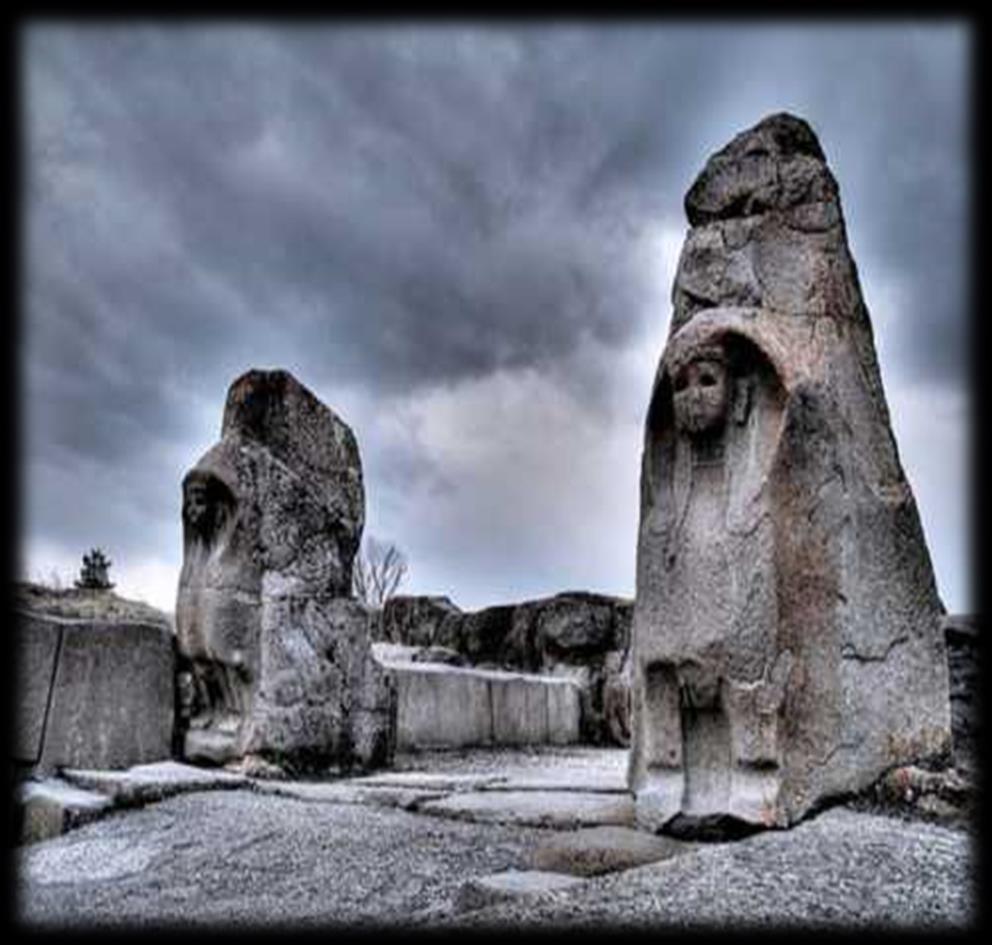 Eski Tunç Çağı ve Hitit Çağı nda çok önemli bir kült (dini tören) ve sanat merkezi olan Alacahöyük te 4 Uygarlık Çağı açığa çıkartılmıştır. Alacahöyük te 1.