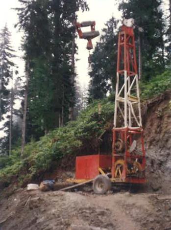 İkinci tip K300 ise, bir traktör ile çekilebilen bir römork üzerine monte edilmiştir. Motor, operatör kumanda paneli, tamburlar ve hidrolik olarak katlanabilen çelik kule bu römorkun üzerindedir.