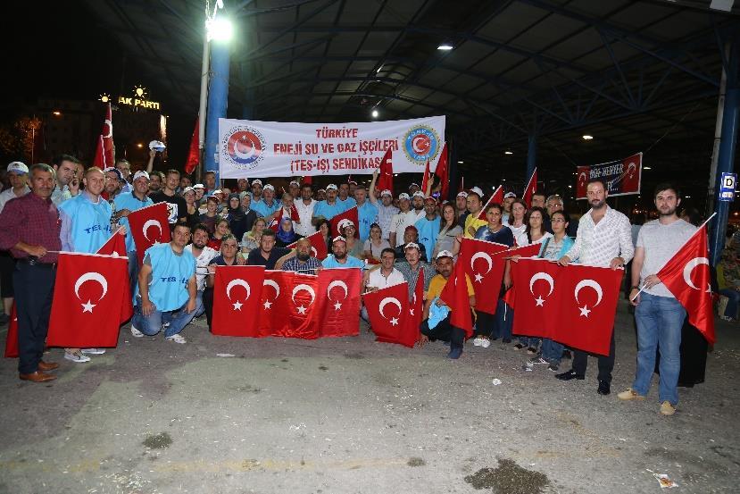 15 Temmuz gecesinden itibaren meydanlarda süren demokrasi nöbetleri tüm yurtta olduğu gibi Kocaeli nde de vatandaşların yoğun katılımıyla