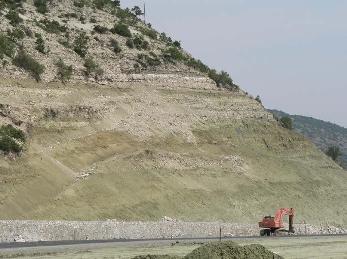 katmanlardan elde edilen akıntı yönü doğudan batıya doğrudur.