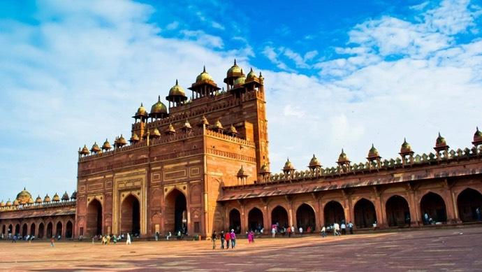 Sonrasında Hindistan ın en iyi şekilde korunmuş Moğol mimarileri yapılarından biri olan Fatehpur Sikri ye doğru yola devam edeceğiz.