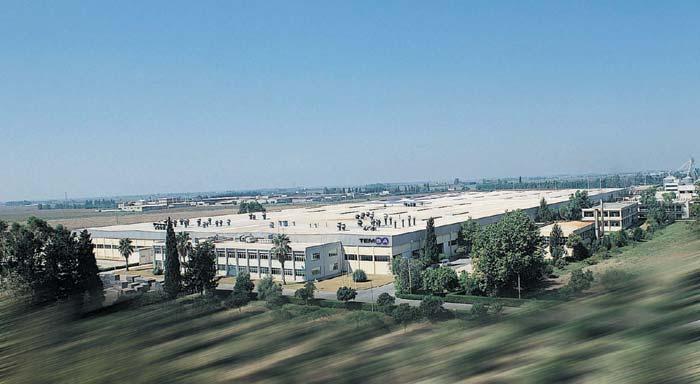 Şekil 4.1. Temsa Global A.Ş. Üretim Tesisi Temsa Global, 1987 yılında Adana'daki tesislerinde başladığı üretim faaliyetlerini, 2008 yılında biri Kahire, Mısır diğeri Adapazarı nda olmak üzere iki