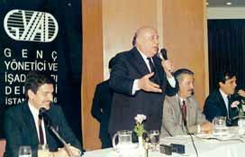 Demirel den Tayyip Erdo an a GY AD, 1986-1988 y llar ndaki kurulufl döneminin ard ndan Fatih Karamanc 'n n baflkan olmas yla birlikte sesini daha gür ç karan, etkili bir sivil toplum örgütü haline