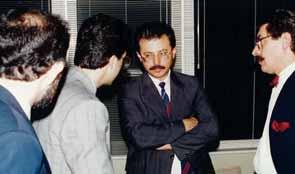 1989 y l nda Fatih Karamanc 'n n davetini kabul ederek GY AD' n bir toplant s na kat lan Kahveci, siyasi yaflant s n flu sözlerle anlatm flt : Siyasete girdi imde bana, 'Dümdüz gidersen kelleni