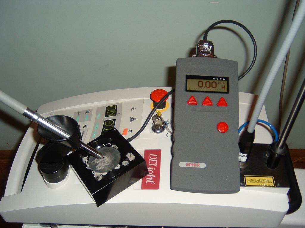 Deneylere başlamadan önce, VersaWave Er:YAG 2940 Model laser cihazı ophir Nova L40 (150) A power detektor sistemi ile kalibre edilmiştir.