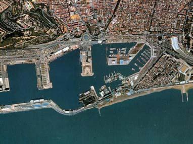 78 Şekil 3.2 Barselona Port Vell Plan Alanı Plan kapsamında, Solà Morales, Paseo de Colón ve Moll de la Fusta i bağlayan ve kıyı alanını saran bir ulaşım güzergahı oluşturulmuştur.
