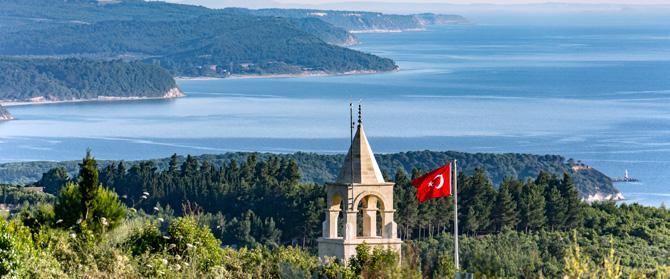 Bu ülke için istihdam yaratan, yatırım yapan ancak aynı zamanda toplumun sorunlarına karşı da kayıtsız kalmayan ve çözüm üretmeye çalışan bir marka olmak için çalışıyoruz, çalışmaya devam edeceğiz.