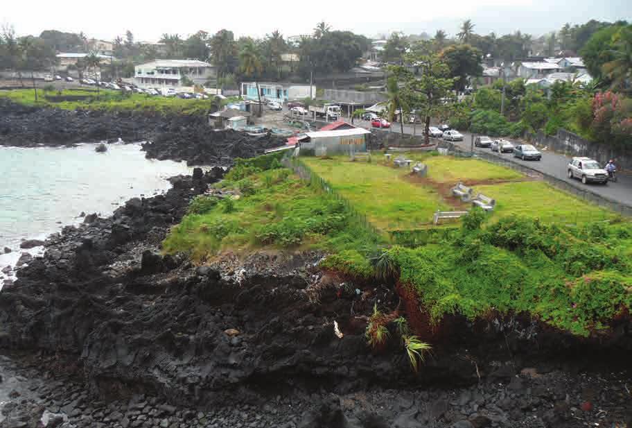 MAYOTTE ADASI SORUNU Yüz ölçümü yaklaşık İstanbul un Beykoz ilçesi kadar olan Mayotte Adası, Afrika nın güneydoğusunda yer alan ve coğrafi olarak Komorlar ı oluşturan dört adadan biridir. Nüfusu 220.