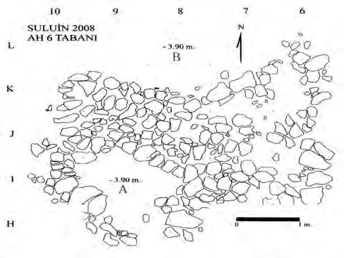 Res. 4 Üzerinde kazıma çavuş motifi bulunan kemik bız Fig. 4 Bone awl with chevron motif on it Res. 5 Ele geçen boncuklardan bir grup Fig. 5 A group of beads uncovered Çiz. 3 A ve B mekânları Dwg.