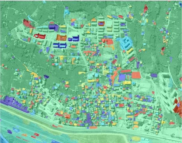 Bu yöntem görüntüde 541 bina tespit edebilmiş, ancak 95 binayı tespit edememiştir. Bu görüntüde Watershed segmentasyon yöntemi binaları % 85.06 doğrulukla tespit etmektedir. Şekil 9.