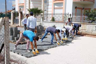 600 metrekare alan üzerine yapılan ve 2 bin 500 kişi kapasiteli caminin yıl sonun da ibadete açılması hedefleniyor.