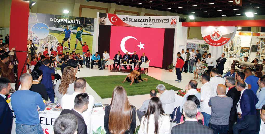 Mayıs 2017 9 Fuarda yağlı güreş ve halk oyunları gösterisi Antalya Expo Center da bu yıl ilki düzenlenen Dünya Sağlık Spor Kongre ve Fuarı (HESTOUREX) sona erdi.