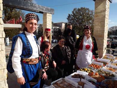 Consider că bucătăria turcească, ridicată la rang de artă culinară dă un farmec aparte spaţiului interetnic dobrogean.