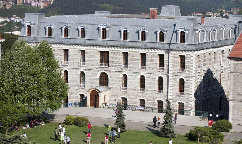 7. Burs Olanakları Boğaziçi Üniversitesi öğrencilerinin aldığı üniversite içi veya dışı kaynaklı Ayni ve Nakdi Burslar, Burs Ofisi Koordinatörlüğü aracılığıyla verilir.