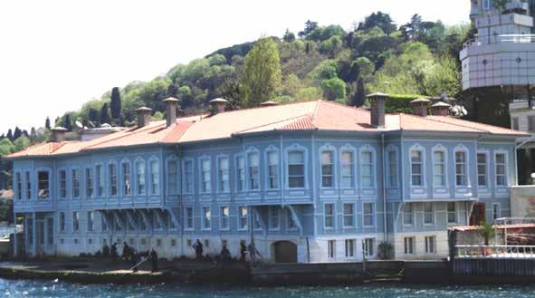 7. ÜSKÜDAR SEMPOZYUMU Resim 7: Edib Efendi Yalısı, 2011 (Fotoğraf: Gözde Çelik) Kandilli İskelesi nin kuzey tarafında yer alan Mustafa Fazıl Paşa Yalısı, dönemin önemli yapılarından bir diğeriydi.