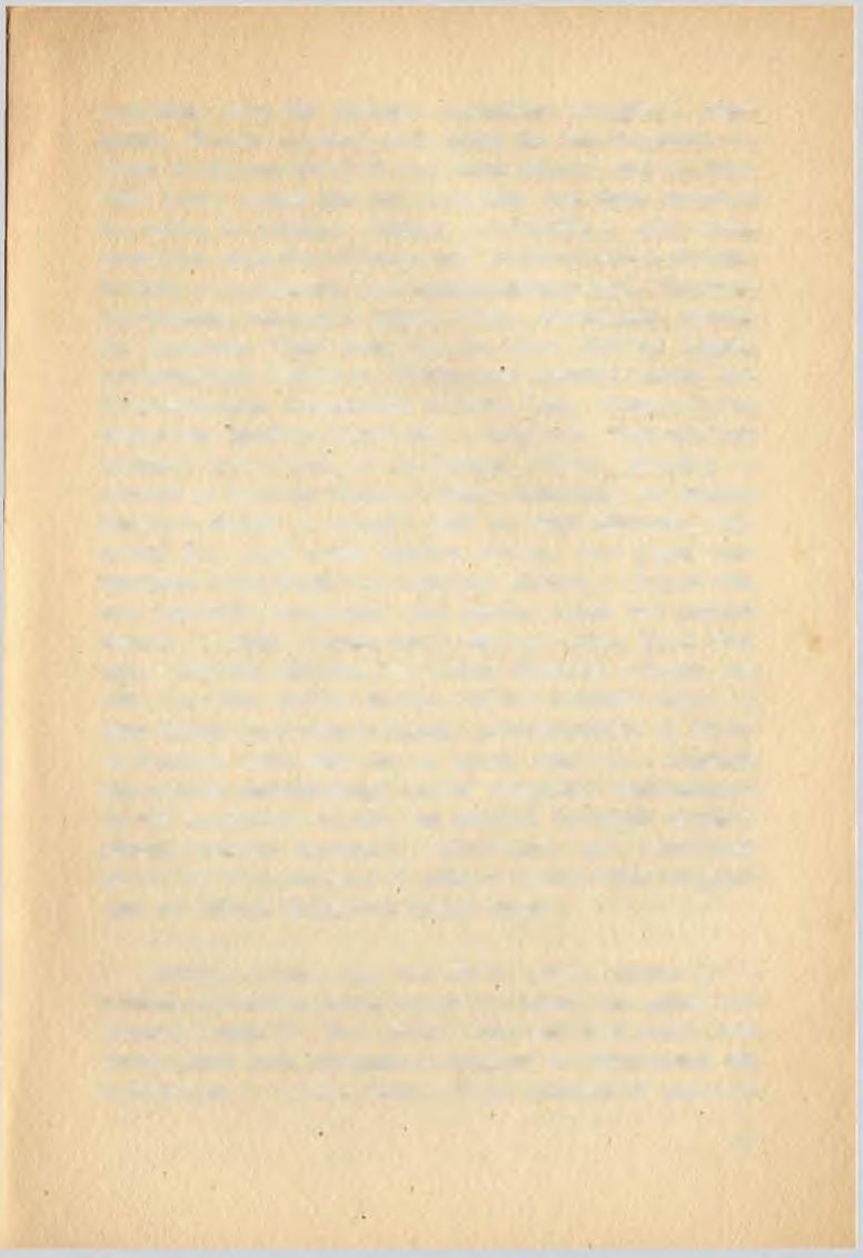 getirilmiş olan bir 'palm iye y a p ra k la n to m a rı ) durmakta. Birinci sayfada, mat, siyah bir fon üzerinde, lekesiz, bembeyaz bir Disk var.