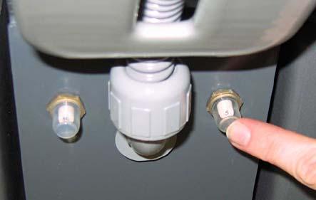 ÇALIŞTIRMA 6. Makaralar çok düşük ayarlanır veya engellenirse, makara motoru şalterinin sigortası atabilir. Şalteri sıfırlamak için, elektrik kablosunu sökün, nedeni belirleyin ve 2.