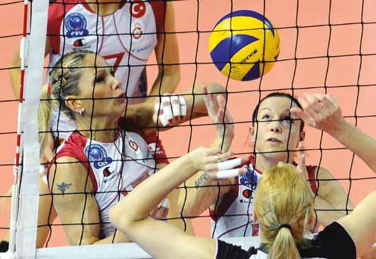 Voleybol da Oyuncular ve Yerleri Pasör: Smaçörlere top dağıtan oyuncudur. 3 numarada oynar. Oyunu asıl yönlendiren oyuncudur.