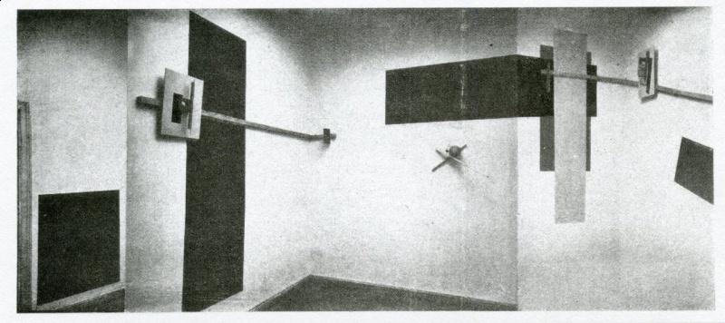 16 Görsel 8. El Lissitzki, Proun Odası, 320x364x364cm, Boyalı Ahşap, Berlin, 1923 Düşünce olarak dadanın etkisi altında kalan Sürrealistler de aykırı olmayı ve sınırların dışına çıkmayı benimsemiştir.
