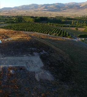 Kınık Höyük Tasarısı: Güney Kapadokya'da Tarihsel ve Arkeolojik Araştırmalar Çalışma Türü : Kazı, Yüzey Araştırması ve Onarım Yer : Yeşilyurt (Altunhisar / Niğde) Başlangıç Yılı : 2011 (yüzey