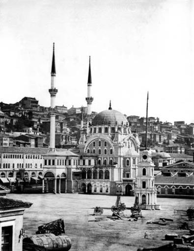 İstanbul'da yol yapım çalışmaları sırasında 1958'de