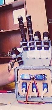 Ağustos 2017 Cilt: 6 Sayı: 3 Makale No: 20 ISSN: 2146-9199 Şekil 5: Robot El Projesi 5- Robot el projesinde 5 mini servo motor Arduino Mega ile sürülerek el kontrol edilmiştir (Şekil 5).