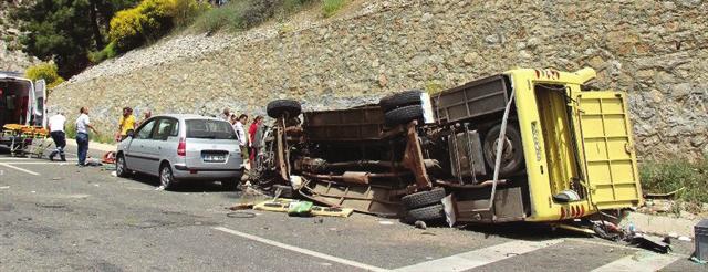 Basın Açıklamaları TRAFİK KAZALARINI VE TOPLU ÖLÜMLERİ ÖNLEMEK İÇİN ARAÇ TEKNİK DENETİMLERİ GELİŞTİRİLMELİDİR Oda Başkanı Ali Ekber Çakar 16 Mayıs 2017 tarihinde, Muğla dan Marmaris yönüne giderken