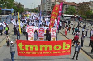 TMMOB den 1 MAYIS TA ON BİNLER ALANLARDAYDI... 1 Mayıs Birlik, Mücadele, Dayanışma Günü on binlerin katılımıyla alanlarda kutlandı.