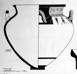 düşük olduğu bu form temelde standart Attika stamnoslarını model almaktadır. Olynthos 2 no lu örnek de benzer bir forma sahiptir. En yakın benzer formlar figürlü seramik ekollerinde karşımıza çıkar.