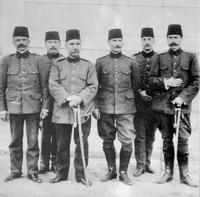 Birinci Dünya Savaşı'na Kadar Olan Hizmetleri Selanik-1910 Kurmay Yüzbaşı Mustafa Kemal, ilk olarak stajını yapmak üzere merkezi Şam'da bulunan, 5'inci Orduya atanmıştır.