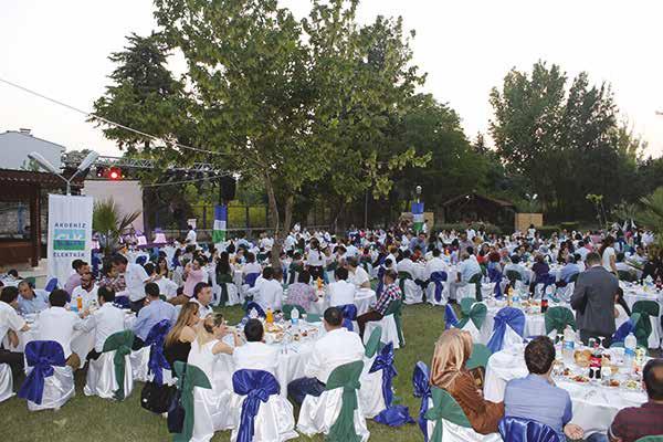 CLK Akdeniz Elektrik Genel Müdürlük yerleşkesinde düzenlenen iftar programında mehteran, semazen, karagöz-hacivat gösterileri de sunulurken, çocuklar eğlenceli anlar yaşadı.