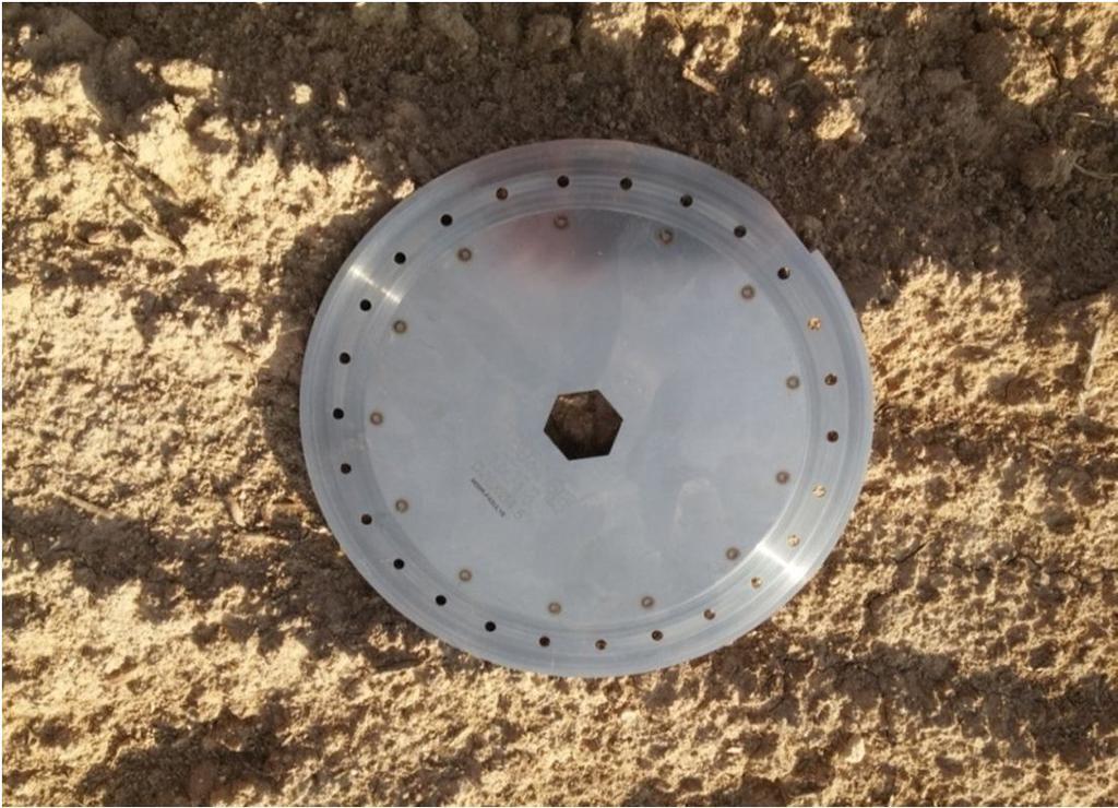 13 Tohumluk fasulye üretimi için ekim işleminde kullanılan ekici diskler paslanmaz çelik sacdan yapılmış olup, disk çapları 220 mm, kalınlıkları 1 mm ve delik çapları ise 4.5 mm'dir.