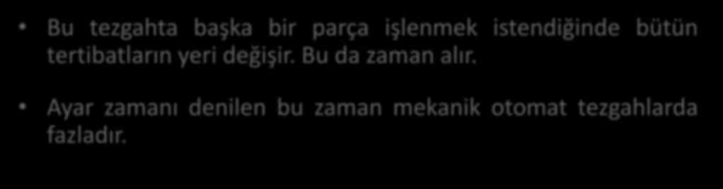 Çatal kolun(e) bir ucu kalemlik ve diğer kolu da kama ile temasta bulunmaktadır.