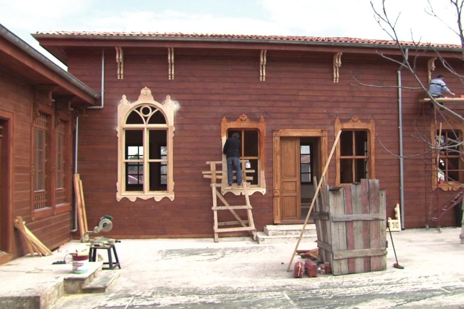 GEÇMİŞTEN GELECEĞE EMANET: EYÜP AHŞAPLARI ENTRUSTED FROM PAST TO FUTURE: EYÜP WOODEN Yönetmen Director Ümit Aygül Süre Duration 29 45 Yapım Tarihi Production Date 2012, Türkiye / Turkey e-posta