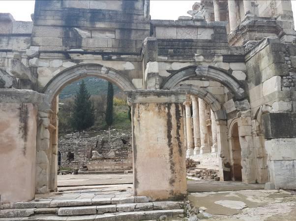 Fotoğraf 18: Efes Antik Kenti Mazeus ve Mithridates Kapısı Doğu