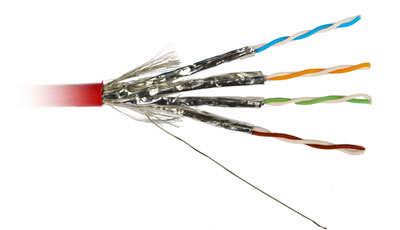 Ethernet ağlarında kullanılabilen bu kablo, koaksiyel kablolardan farklı olarak verinin taşındığı devrenin bir parçası olmadığı için mutlaka her iki sonda da topraklandırılmalıdır.