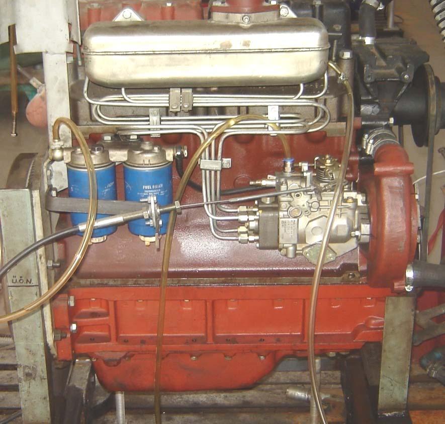 39 3.3. Deney Motoru Deneylerde dört silindirli, dört zamanlı, direkt püskürtmeli, Steyr marka dizel motor kullanılmakta olup, kullanılan motorun fotoğrafı Şekil 3.